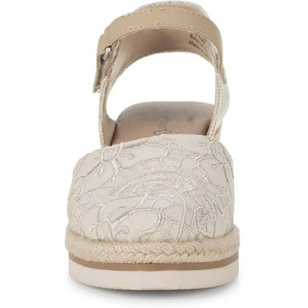 Baretraps Alycia Womens Cream Floral Lace Closed Toe Wedge Sandals Size 7M NEW